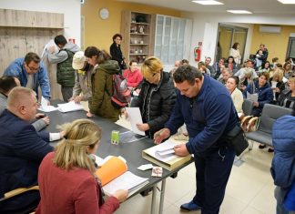 A HMDK ösztöndíjjal támogatja a magyar iskolába járó gyerekeket