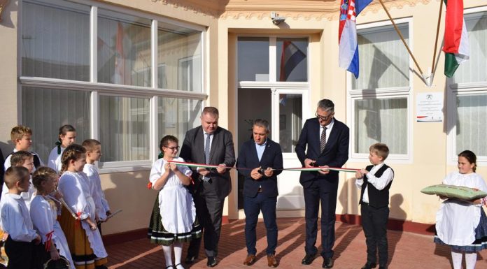 Ünnepélyes keretek között átadták a kopácsi Tangazdaságot és Ifjúsági Központot