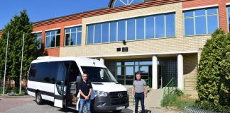 A magyar nyelvű oktatásért – új kisbuszt kapott az eszéki magyar iskolaközpont