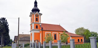 A kerítésfestéssel befejeződött a templom körüli felújítás Čakovciban