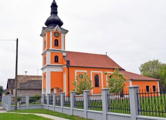 A kerítésfestéssel befejeződött a templom körüli felújítás Čakovciban