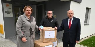 Tízezer védőmaszk a HMDK-nak