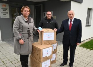 Tízezer védőmaszk a HMDK-nak