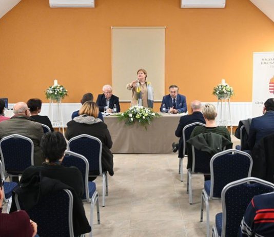 Harmincból tíz – könyvbemutató Kopácson