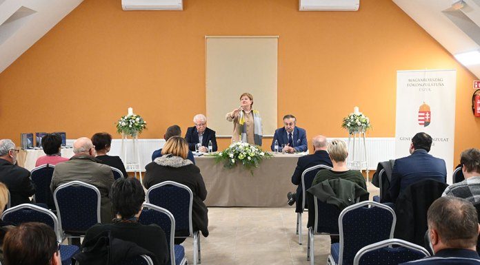 Harmincból tíz – könyvbemutató Kopácson