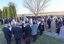 „Tűnt március nagy napja, szép tavasz, mely fölráztad a szunnyadó erőket…”