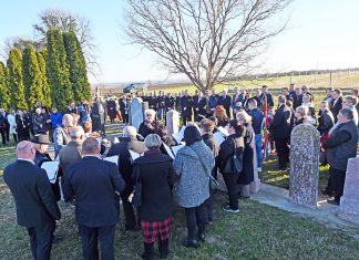 „Tűnt március nagy napja, szép tavasz, mely fölráztad a szunnyadó erőket…”