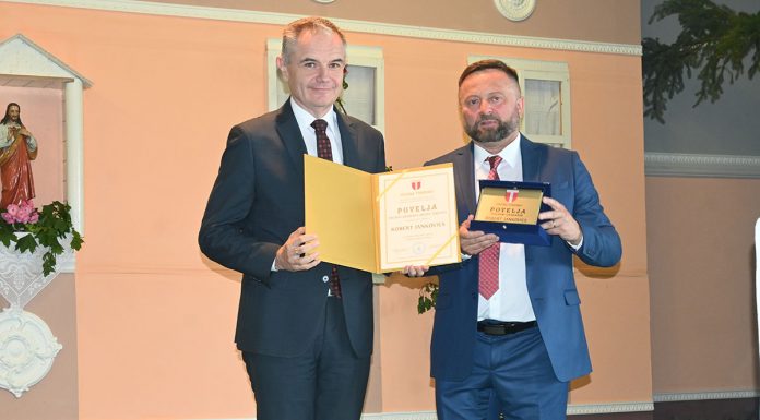 A Tordincei járás díszpolgárává avatták Jankovics Róbertet, a HMDK elnökét