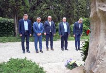 Pólai tengerésztemető: tiszteletadás a hősi halált halt magyar haditengerészek emlékműve előtt