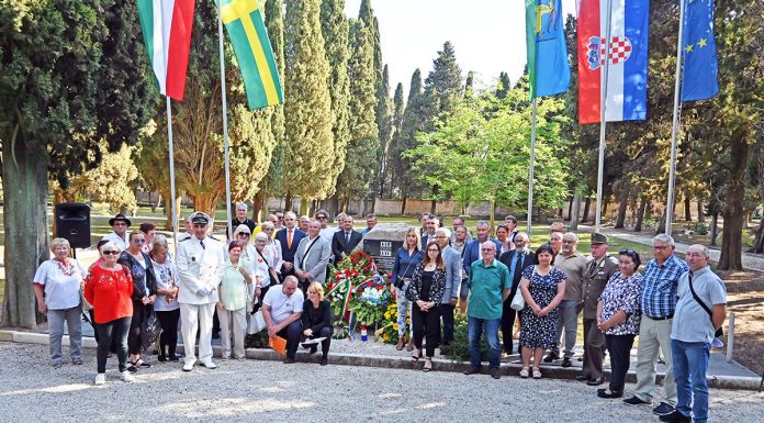A hősi halált halt haditengerészekre emlékeztek Pulában