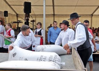 Búza-adományozási ünnep a HMDK Gazdakörének szervezésében