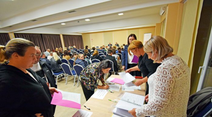 A HMDK idén is ösztöndíjjal segíti a magyar iskolába iratkozó diákokat