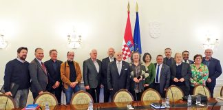 ÚJABB REKORD: egymillió eurót meghaladó támogatás a Horvát Kormány kisebbségi hivatalától magyar egyesületeink idei tevékenységeire