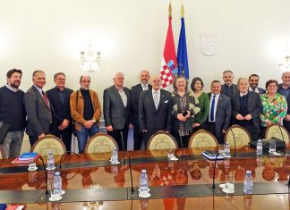 ÚJABB REKORD: egymillió eurót meghaladó támogatás a Horvát Kormány kisebbségi hivatalától magyar egyesületeink idei tevékenységeire