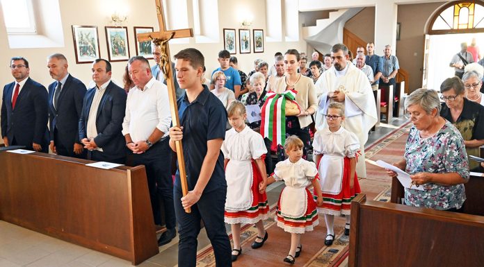 Szent István királyunkra emlékeztünk – a HMDK központi ünnepsége Újbezdánban
