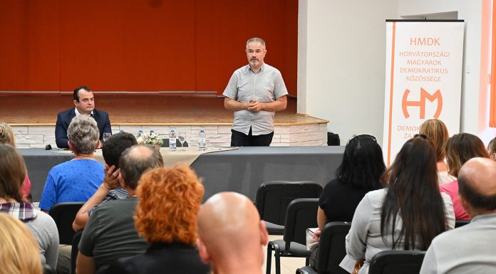 Újabb jelentős ösztöndíjtámogatás a magyar iskolát választóknak – Aláírták a szerződéseket