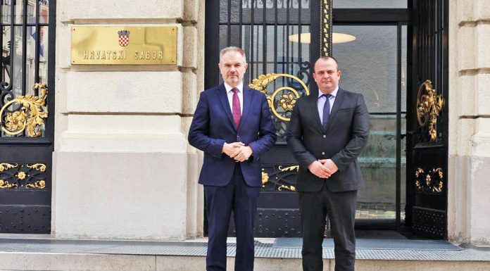 Lezárult a jelöltállítás: újra egységes a magyar közösség, egy jelöltpáros mögött sorakozott föl