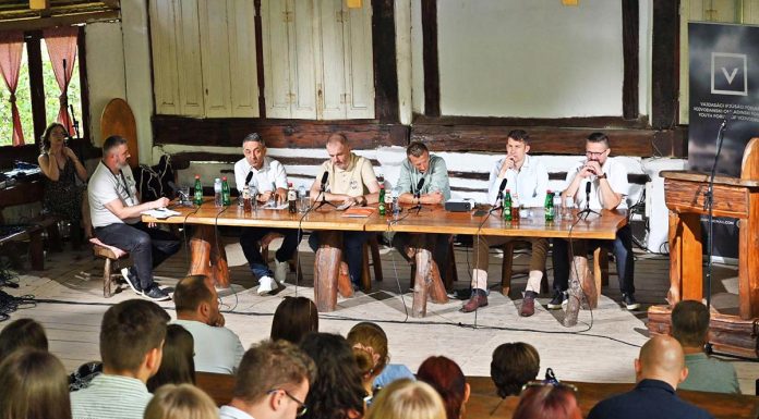 Jankovics Róbert is részt vett a XXI. Vajdasági Szabadegyetem keretében tartott nemzetpolitikai panelbeszélgetésen