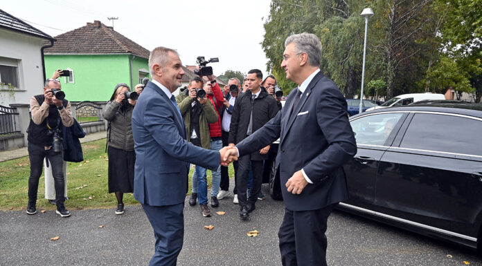 Miniszterelnöki látogatás a HMDK-nál