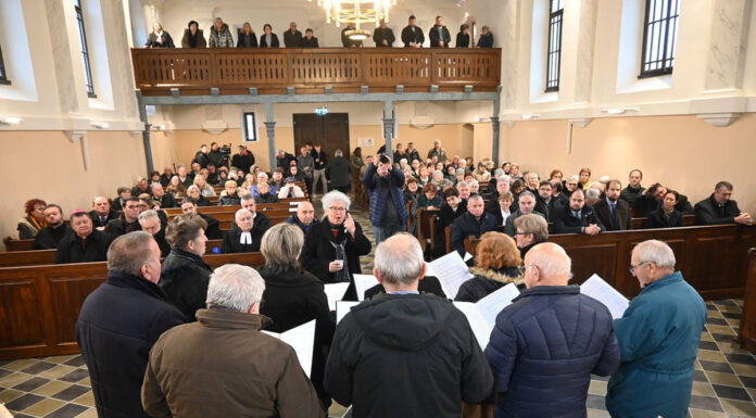 Megújult végvár a szórványban – felavatták a nagypiszanicai református templomot