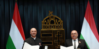 Rangos magyar állami kitüntetésben részesült Fica János és Munk Erik